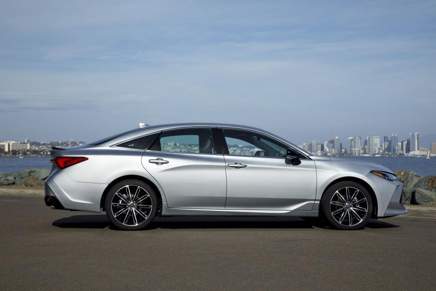  Toyota Avalon XSE 2018 года  (фото 15 из 28)